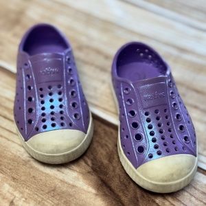 Native Toddler Shoes Iridescent Dark Purple size 6 GUC